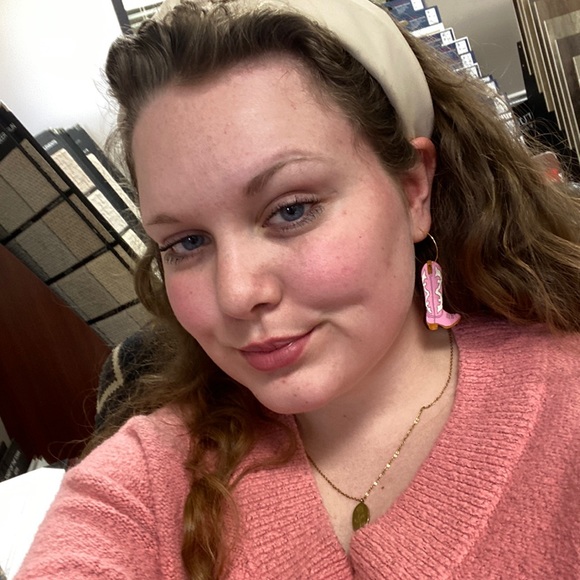 Meet your Posher, Haleigh - Picture 1 of 1